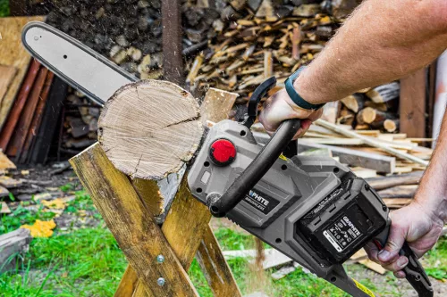 Graphite Akkus szénkefementes láncfűrész alapgép, 350mm 36V(2x18V), Energy+ (18V) (akku és töltő nélkül)