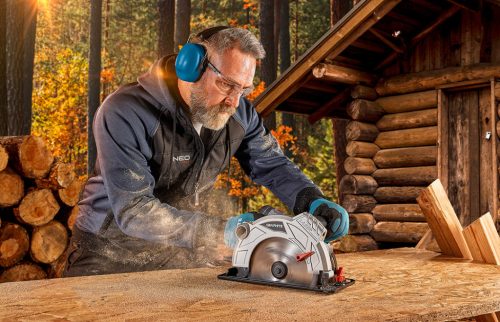 Graphite Körfűrész 210mm 1800W