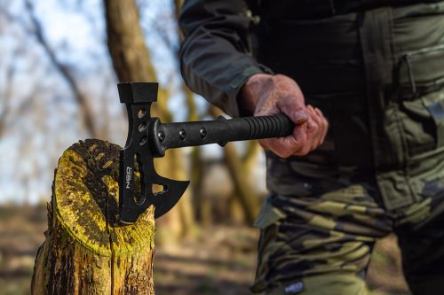 Neo Tools Taktikai balta, rozsdamentes acél fej, üvegszálas nyél, kalapács és kulcs funkciókkal gyöngyvászon övtokkal