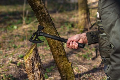 Neo Tools Taktikai balta, rozsdamentes acél fej, üvegszálas nyél, kalapács és kulcs funkciókkal gyöngyvászon övtokkal