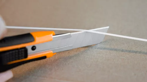 Neo Tools Törhető pengés kés készlet, 2db 9mm-es és 1db 18mm-es kés, 10db 18mm-es és 10db 9mm-es pótpenge