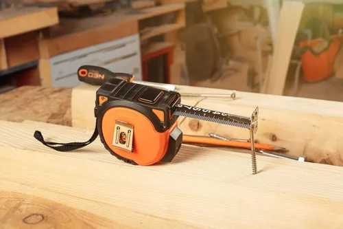 Neo Tools Mérőszalag, 3m/16mm, erősített rugós, acél, fekete szalag fehér nagyított skálával, mágneses, autostop+rögzítő