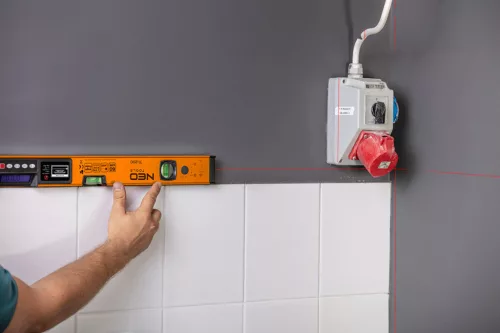 Neo Tools Digitális vízmérték, szögmérővel és lézer irányzékkal, 2 libellás, 60cm