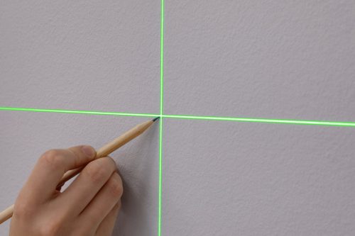 Neo Tools Lézeres szintező, önbeálló keresztvonallézer, piros, 30m, mágneses tartókonzol, 1/4"-os menet, 2db AA elem