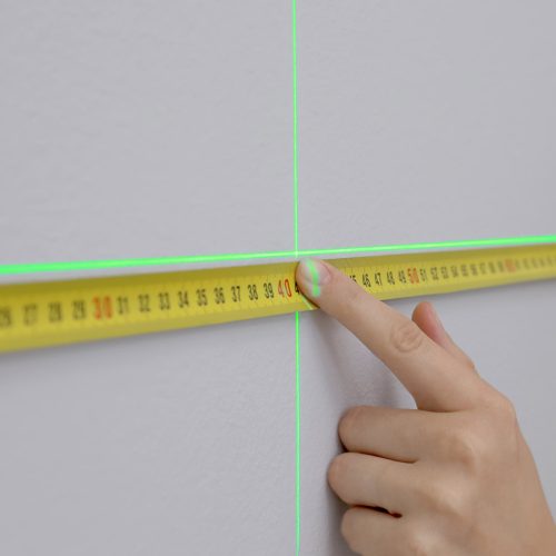 Neo Tools Lézeres szintező, önbeálló keresztvonallézer, piros, 30m, mágneses tartókonzol, 1/4"-os menet, 2db AA elem