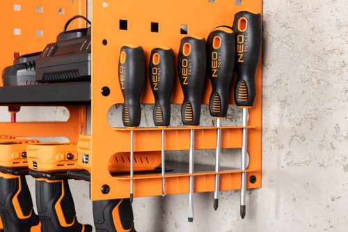 Neo Tools Fali polc akkus gépekhez, akku és töltőtároló polcokkal