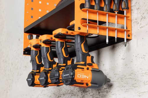 Neo Tools Fali polc akkus gépekhez, akku és töltőtároló polcokkal