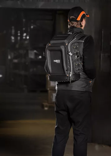 Neo Tools Szerszámos hátizsák, fekete, 20l, erősített 600D poliészter, kívül 7 zseb, belül 19 zseb
