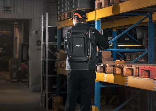 Neo Tools Szerszámos hátizsák, fekete, 20l, erősített 600D poliészter, kívül 7 zseb, belül 19 zseb