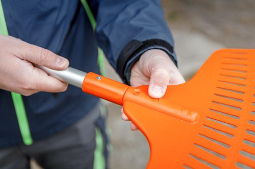 Neo Tools Lombseprű és gereblyenyél, alumínium, gyorsrögzítős, 150cm/24mm, 95-041,42,43,44-hez, 15G085, 86, 87-hez