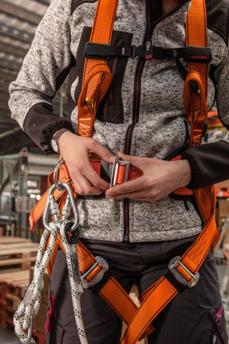 Neo Tools Munkavédelmi testhevederzet rögzítőövvel és lengéscsillapítóval