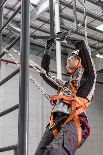 Neo Tools Munkavédelmi testhevederzet rögzítőövvel és lengéscsillapítóval