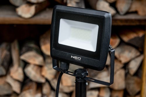 Neo Tools Reflektor, állványos 230V/30W, 2700lum SMD led max. 1.8m