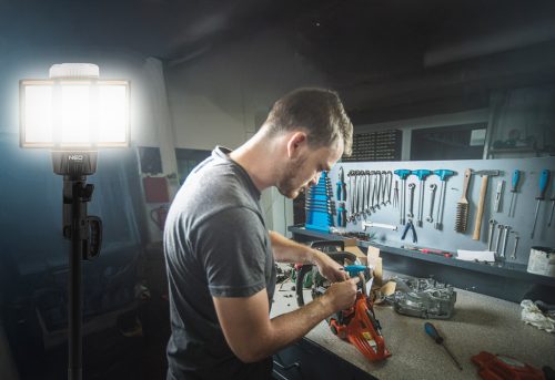 Neo Tools Reflektor, állványos, akkumulátoros, 5000lm fényerő + töltő