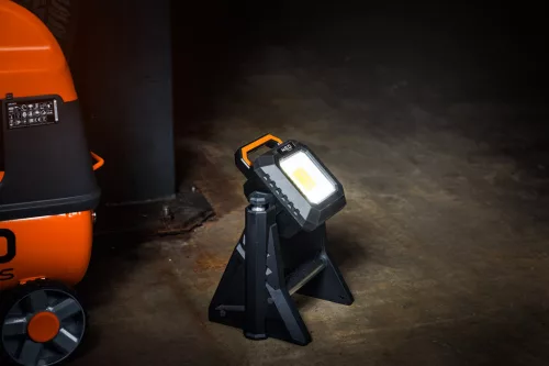 Neo Tools Reflektor, akkus, álló, teleszkópos lábbal, 3000lum