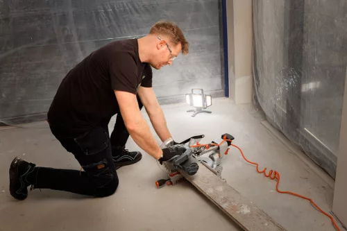 Neo Tools Reflektor, akkus, talpas, 3részes fejjel, 2000lum