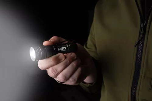 Neo Tools Zseblámpa, tölthető, XPE+COB LED, 220lum max. fényerő, 300mAh akku