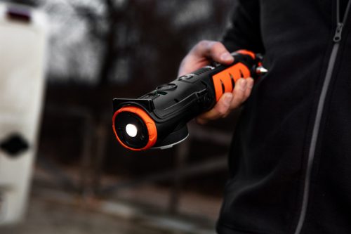 Neo Tools Akkus kompresszor és lámpa, 2000mAh akku, 800+400lum fényerő, max 10bar nyomás, USB és autós töltő