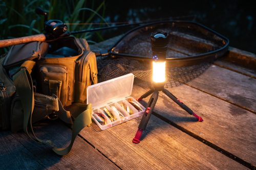 Neo Tools Kempinglámpa 2 funkciós, 470 lm, 1200 mAh akku, USB-C töltővezeték