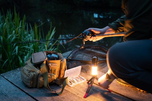 Neo Tools Kempinglámpa 2 funkciós, 470 lm, 1200 mAh akku, USB-C töltővezeték