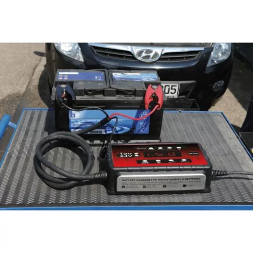 KS Tools SMARTcharger nagyfrekvenciás akkumulátortöltő 12V + 24V, 25A/12,5A, IP20